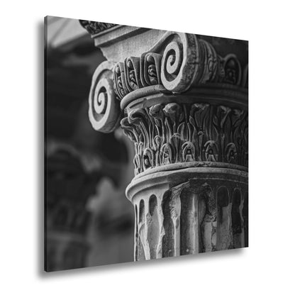 Leinwandbild Gemeißelte Kapitelle aus Stein XXL – Architektur Wandbild Antik - deyoli
