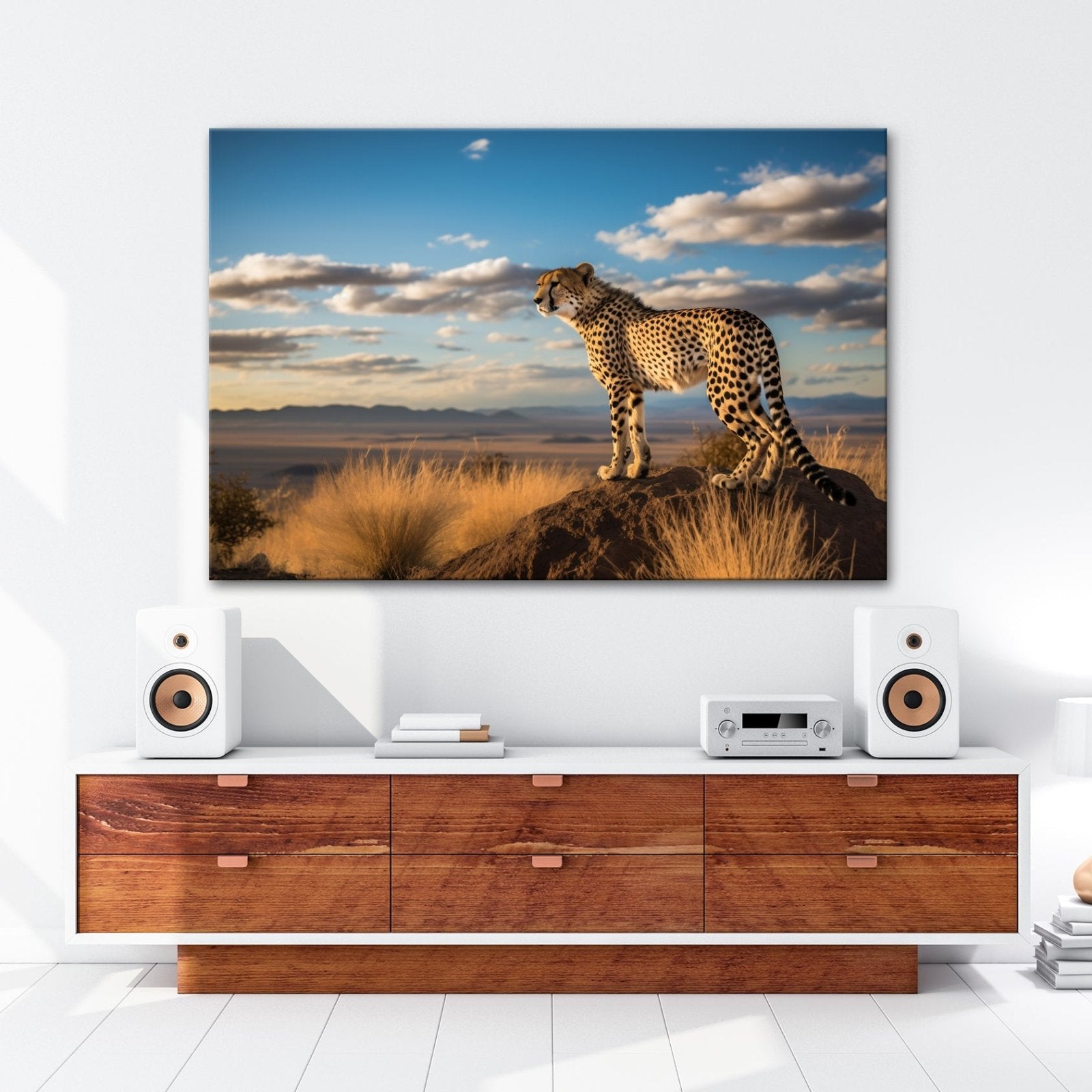 Leinwandbild Gepard auf Gipfel – Wächter der Savanne bei Sonnenlicht. - deyoli