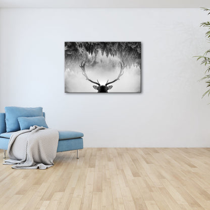 Leinwandbild Geweih trifft Nebel – Mystischer Spiegelwald XXL - deyoli