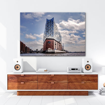 Leinwandbild Gläserne Wellen – die Elbphilharmonie am Hafenrand. - deyoli