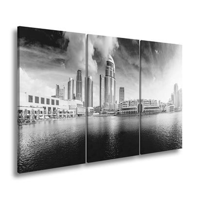 Leinwandbild Glitzernde Skyline spiegelt sich im türkisblauen Wasser Dubais - deyoli