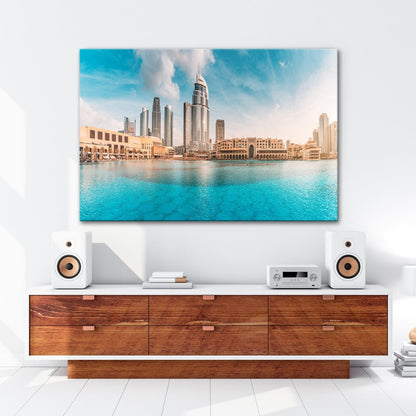 Leinwandbild Glitzernde Skyline spiegelt sich im türkisblauen Wasser Dubais - deyoli