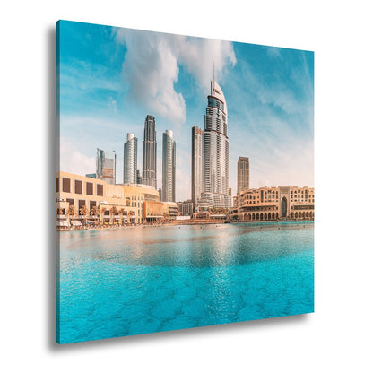 Leinwandbild Glitzernde Skyline spiegelt sich im türkisblauen Wasser Dubais - deyoli