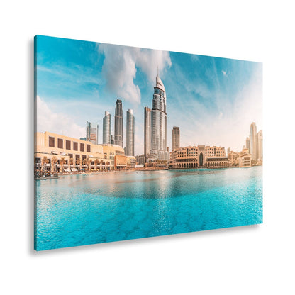 Leinwandbild Glitzernde Skyline spiegelt sich im türkisblauen Wasser Dubais - deyoli