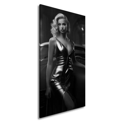 Leinwandbild Golden schimmernde Diva vor einem klassischen Traumwagen - deyoli
