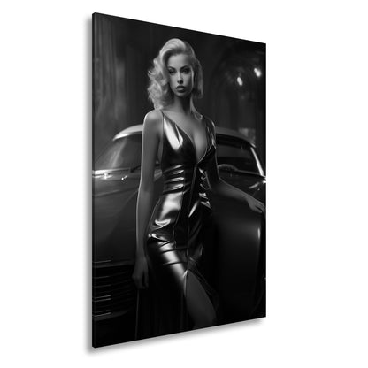 Leinwandbild Golden schimmernde Diva vor einem klassischen Traumwagen - deyoli