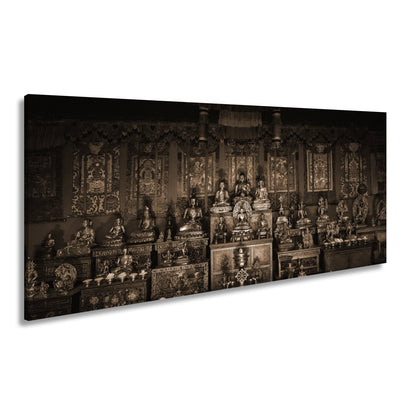 Leinwandbild Goldene Buddhas thronen in einem Meer aus rotem Samt. - deyoli