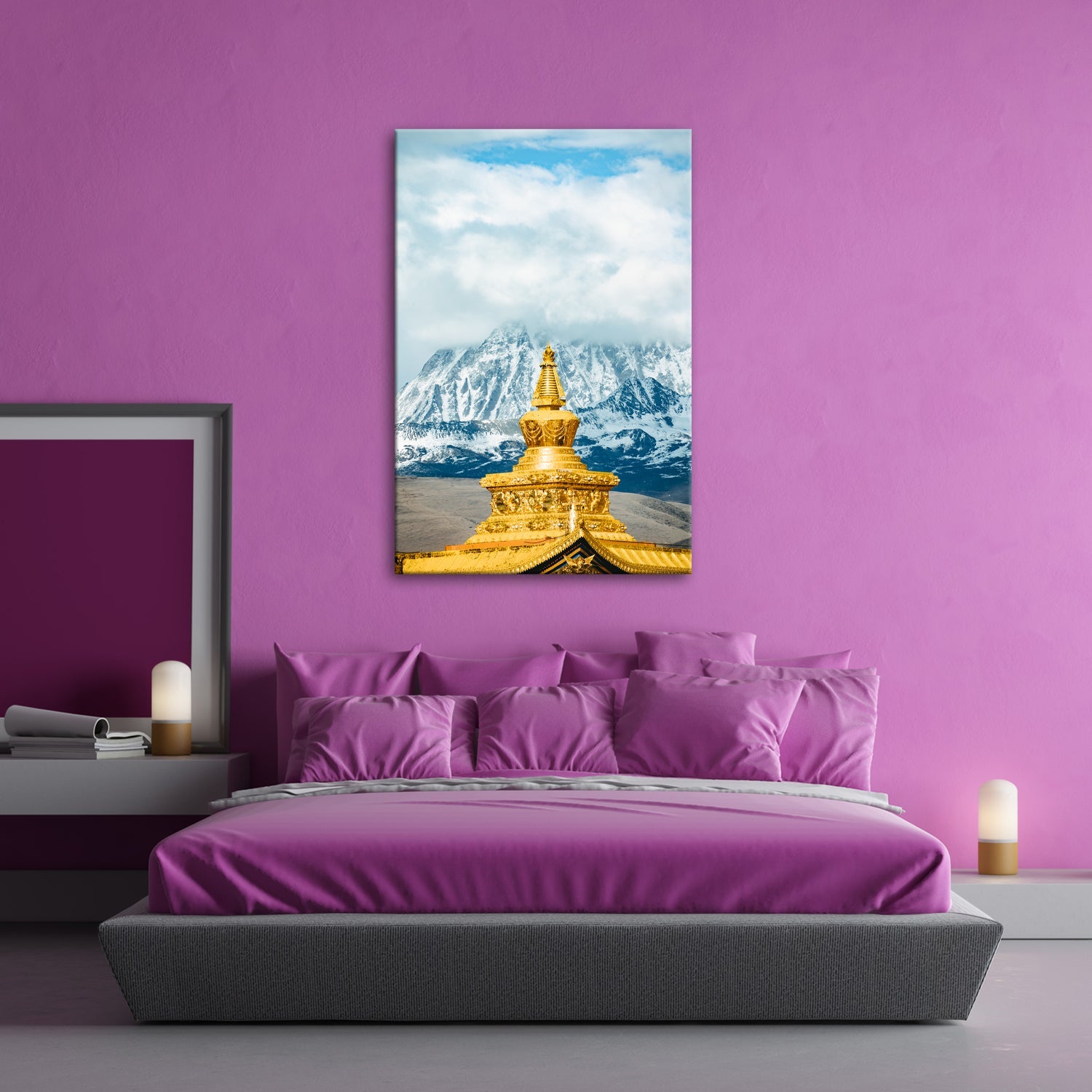Leinwandbild Goldene Stupa glänzt vor eisiger Bergpracht im Himmelstor. - deyoli