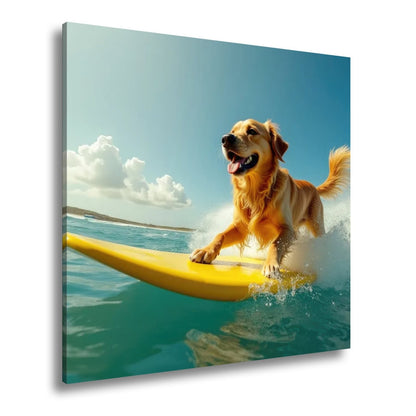 Leinwandbild Goldener Surferhund jagt Wellen im strahlenden Sonnenlicht - deyoli