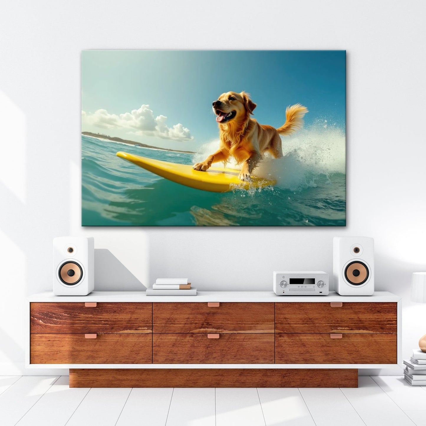 Leinwandbild Goldener Surferhund jagt Wellen im strahlenden Sonnenlicht - deyoli