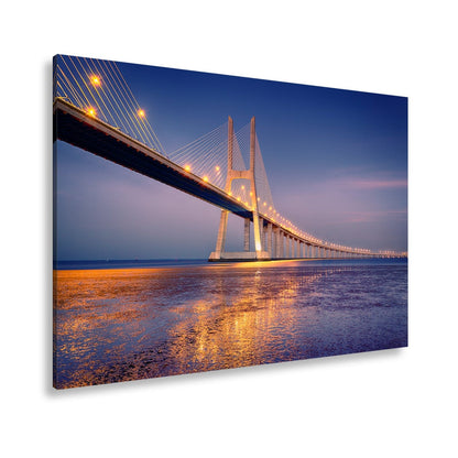 Leinwandbild Goldenes Leuchten über Brücke bei ruhigem Abendmeer XXL – Landschaft - deyoli