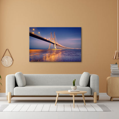 Leinwandbild Goldenes Leuchten über Brücke bei ruhigem Abendmeer XXL – Landschaft - deyoli