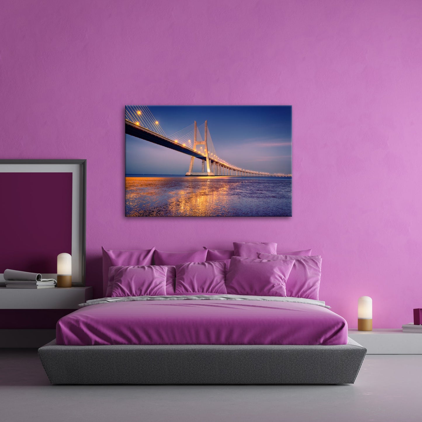 Leinwandbild Goldenes Leuchten über Brücke bei ruhigem Abendmeer XXL – Landschaft - deyoli