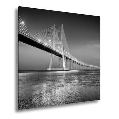 Leinwandbild Goldenes Leuchten über Brücke bei ruhigem Abendmeer XXL – Landschaft - deyoli