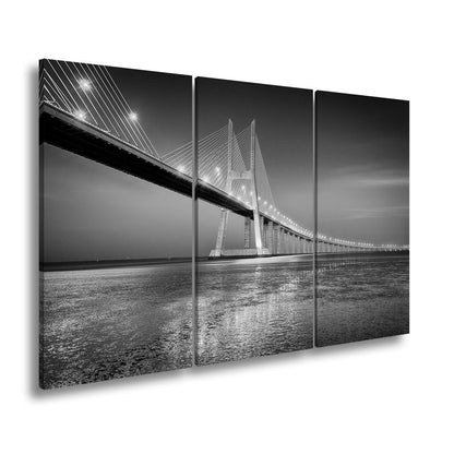 Leinwandbild Goldenes Leuchten über Brücke bei ruhigem Abendmeer XXL – Landschaft - deyoli