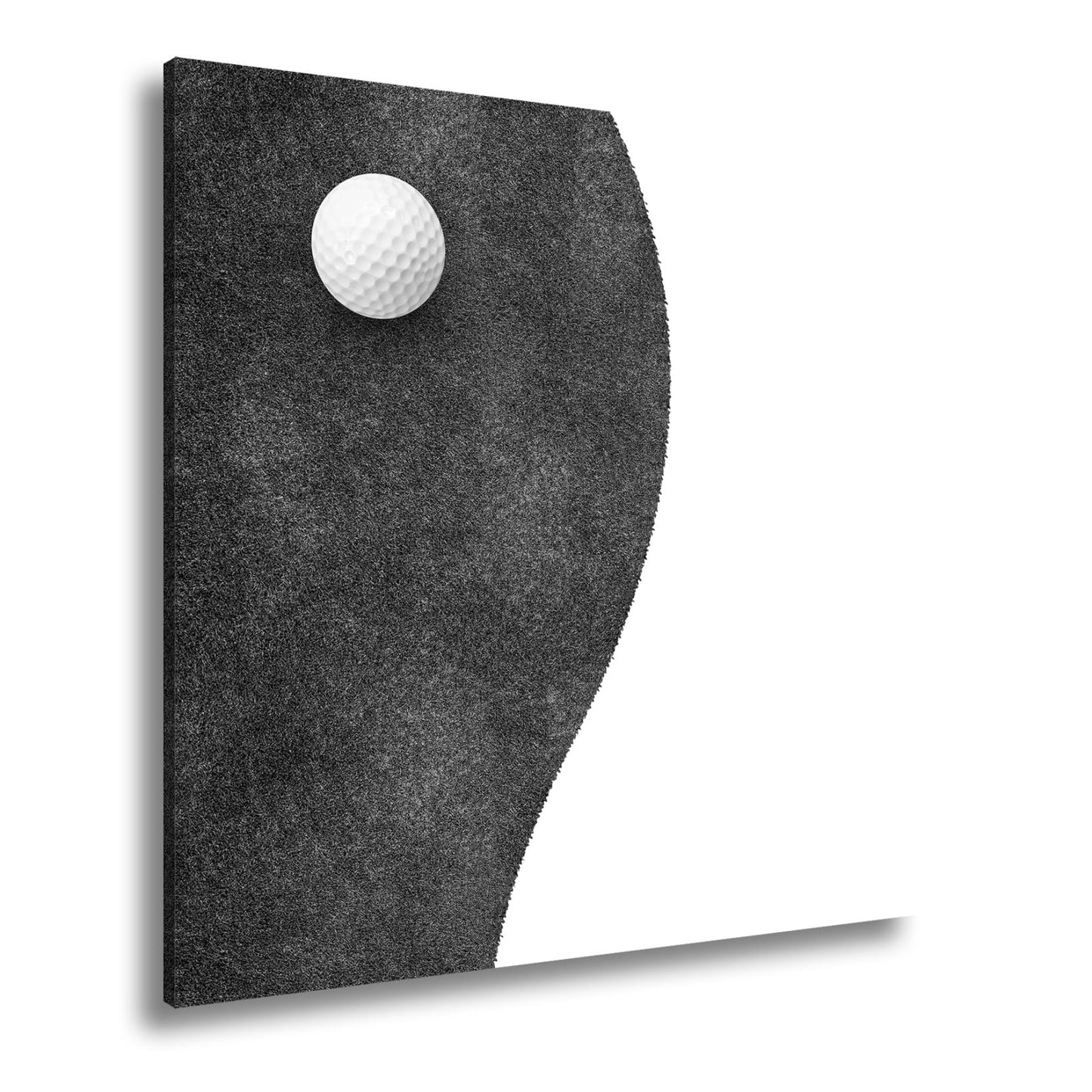 Leinwandbild Golfball ruht auf präzise geschnittenem Grün. - deyoli