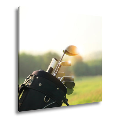 Leinwandbild Golfschläger glänzen im Licht eines stillen Morgens - deyoli