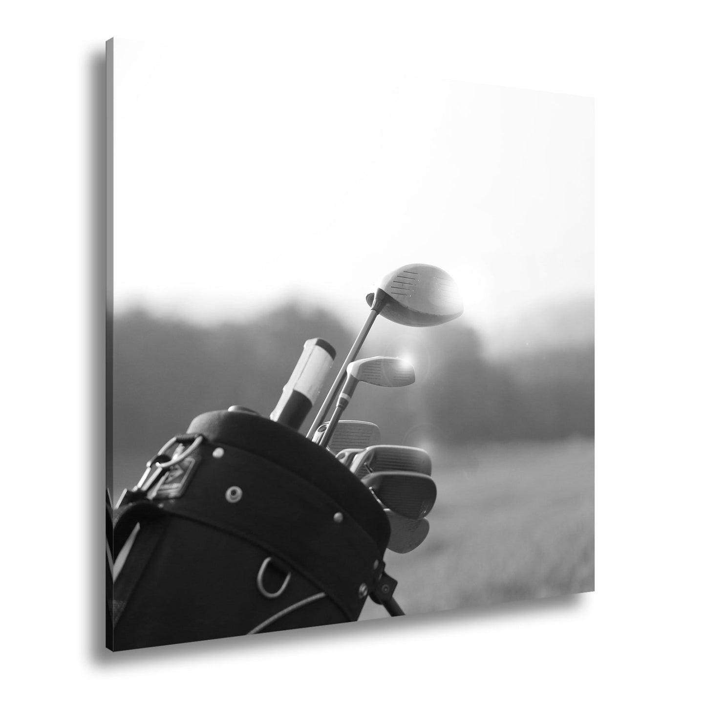 Leinwandbild Golfschläger glänzen im Licht eines stillen Morgens - deyoli