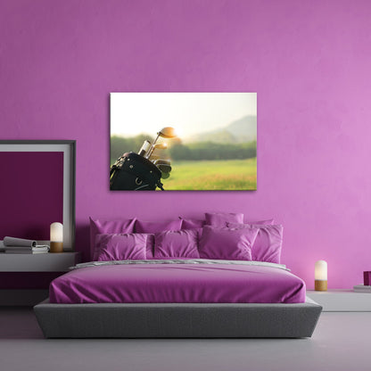 Leinwandbild Golfschläger glänzen im Licht eines stillen Morgens - deyoli