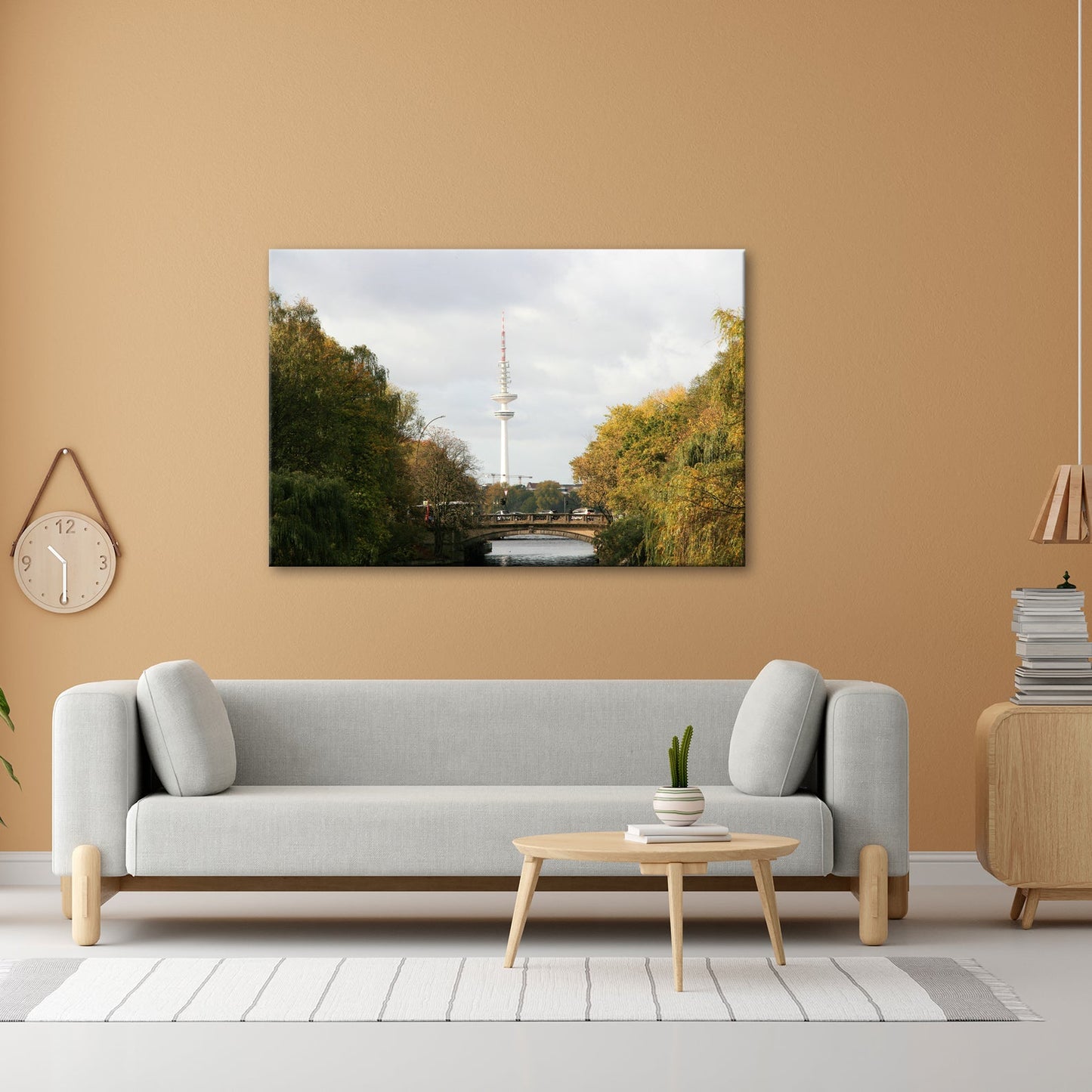 Leinwandbild Hamburg XXL – Goldene Alsterbrücke unter herbstlichen Bäumen mit Funkturm - deyoli