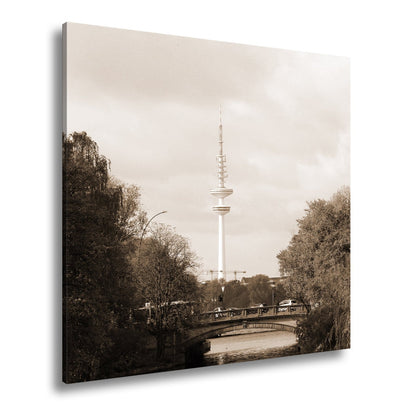 Leinwandbild Hamburg XXL – Goldene Alsterbrücke unter herbstlichen Bäumen mit Funkturm - deyoli