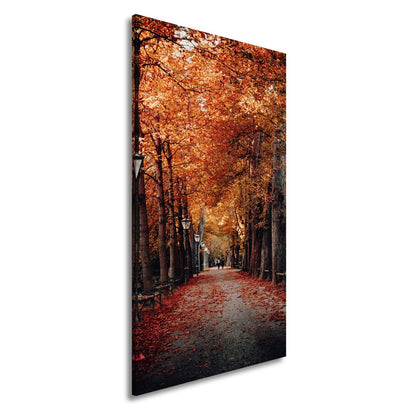 Leinwandbild Herbstfarben tanzen über einen romantischen Laubweg. - deyoli
