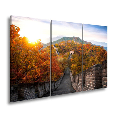 Leinwandbild Herbstglanz an der Großen Mauer – Geschichte im Farbenmeer. - deyoli