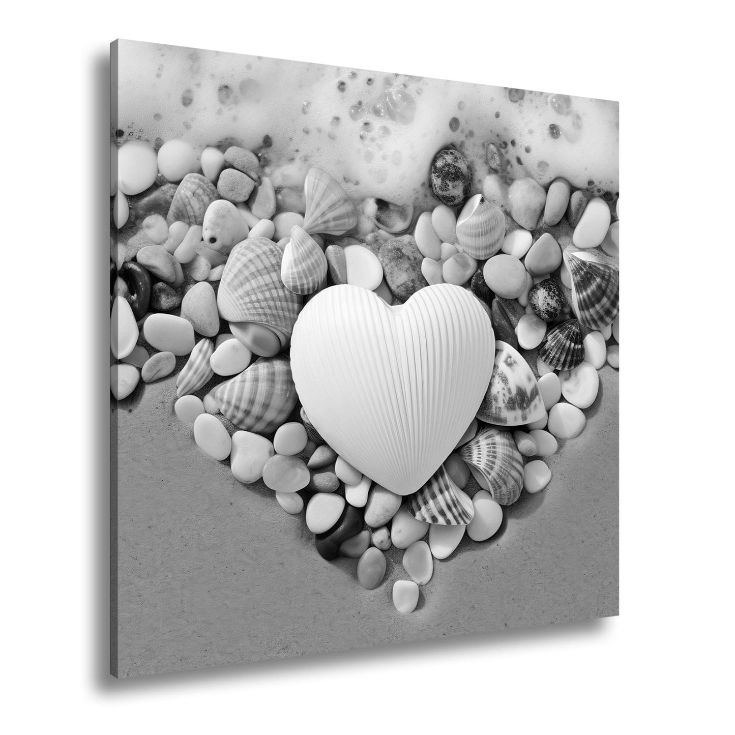 Leinwandbild Herz aus Muscheln – Liebe trifft Meeresrauschen. - deyoli