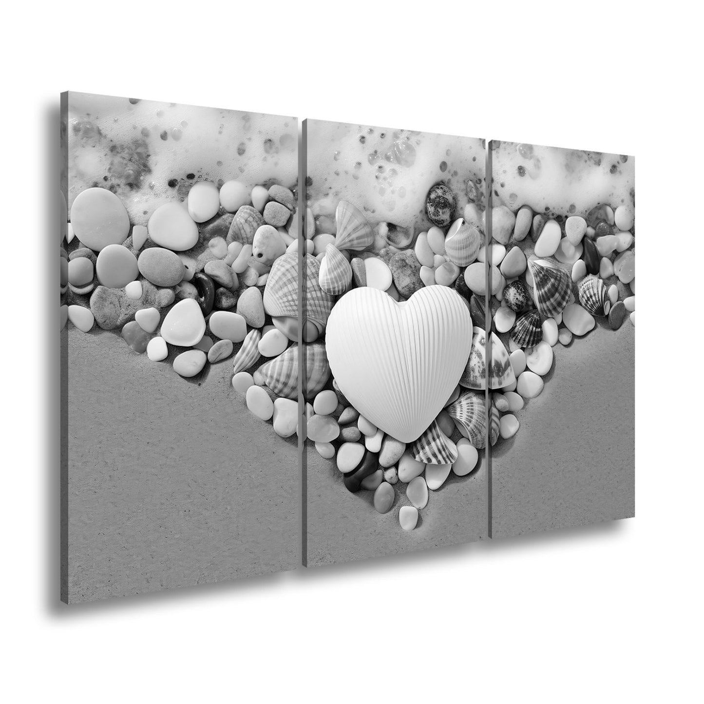 Leinwandbild Herz aus Muscheln – Liebe trifft Meeresrauschen. - deyoli