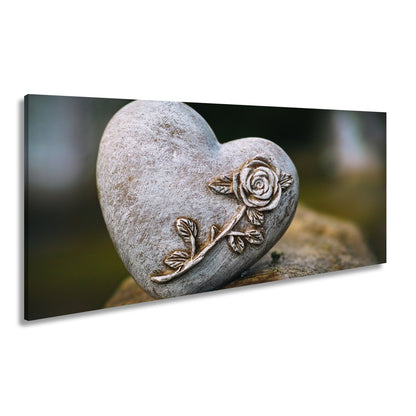 Leinwandbild Herz aus Stein – verziert mit einer Rose der Erinnerung. - deyoli