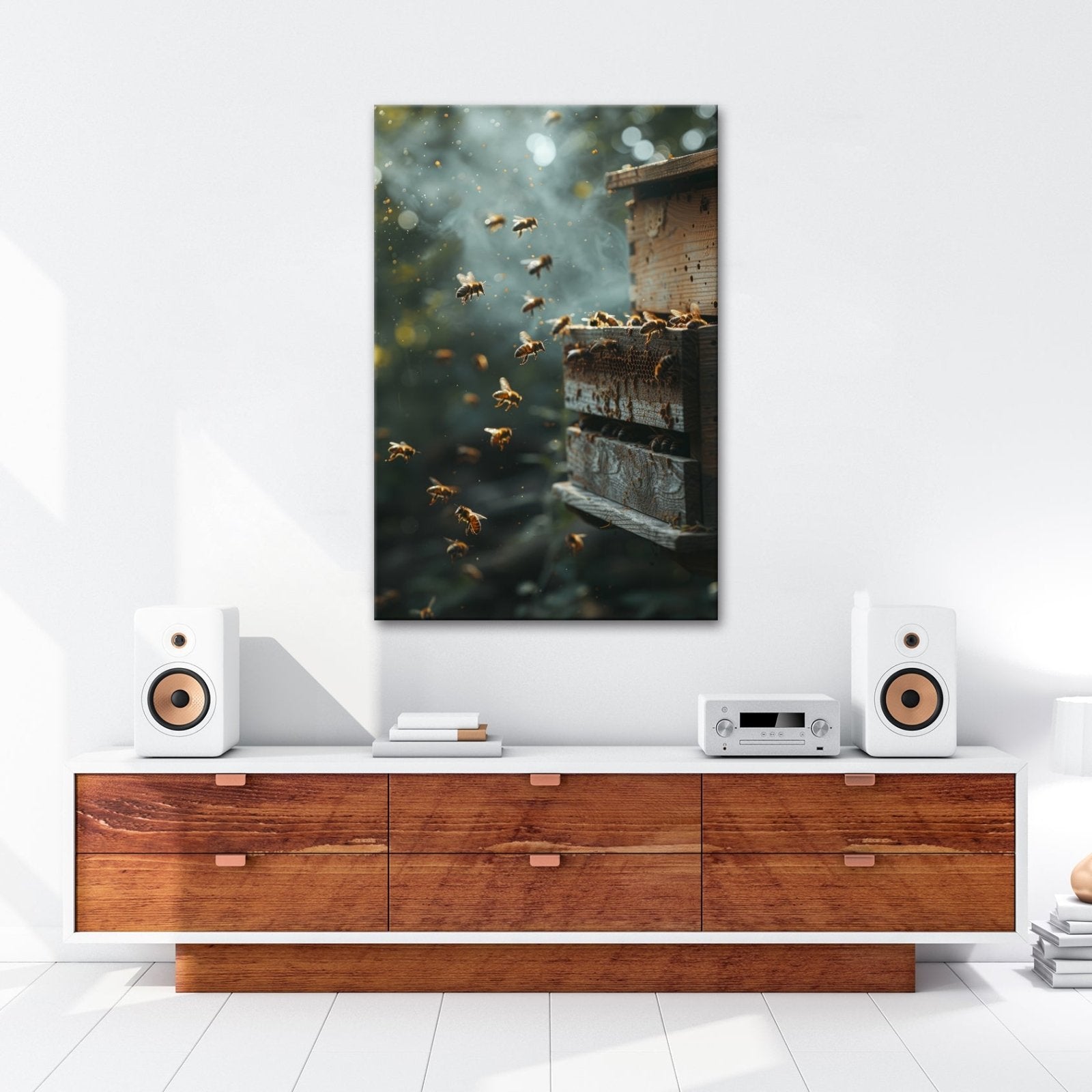 Leinwandbild Im Flug der Bienen pulsiert das Herz des Waldes - deyoli