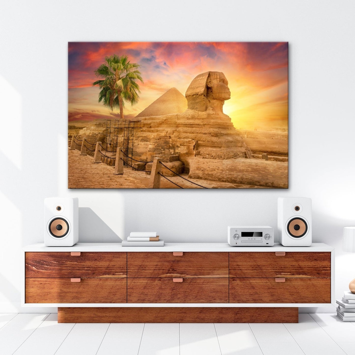 Leinwandbild Im Glanz der Sonne – die Sphinx ruht vor ägyptischer Pracht. - deyoli