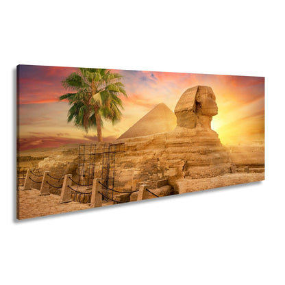 Leinwandbild Im Glanz der Sonne – die Sphinx ruht vor ägyptischer Pracht. - deyoli