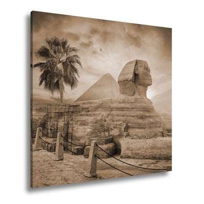Leinwandbild Im Glanz der Sonne – die Sphinx ruht vor ägyptischer Pracht. - deyoli