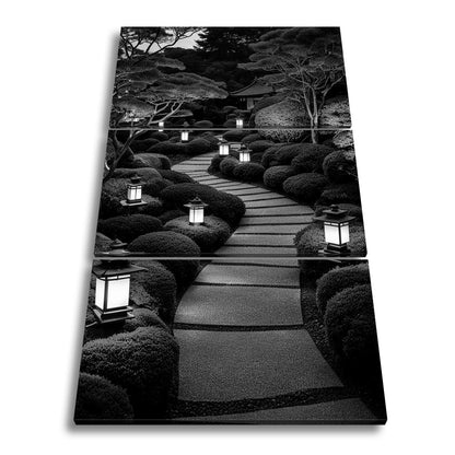Leinwandbild Japanischer Gartenweg mit stillen Laternen XXL – Zen Wandbild - deyoli