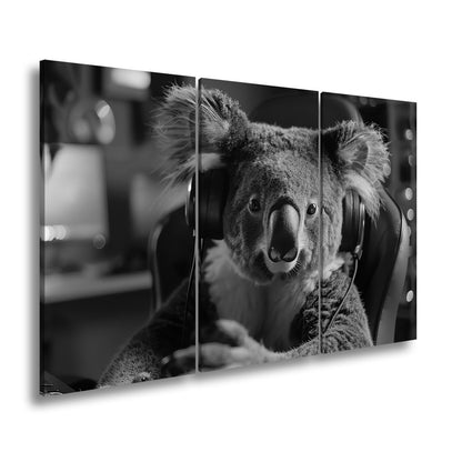 Leinwandbild Koala im Gaming - Fieber – Fokus im blauen Neonlicht. - deyoli
