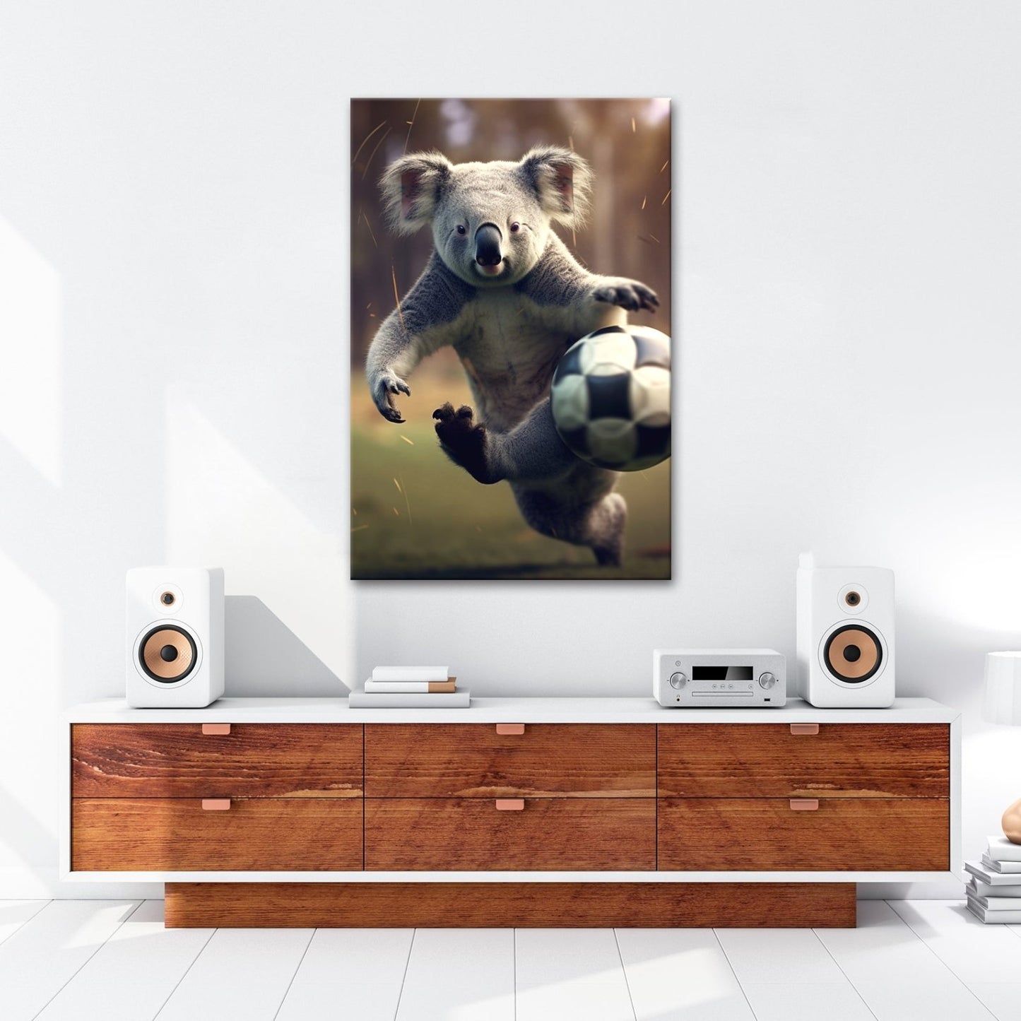 Leinwandbild Koala - Kick – wild entschlossen auf dem Spielfeld. - deyoli