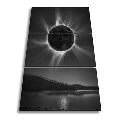 Leinwandbild Krone der Sonnenfinsternis über stiller Landschaft - deyoli