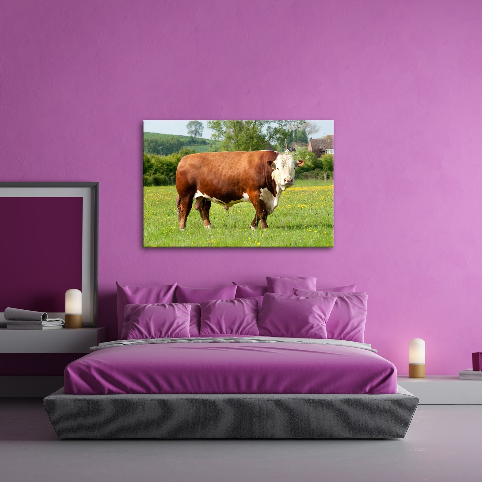 Leinwandbild Kuh XXL – Stolz auf Blumenwiese mit direktem Blick - deyoli