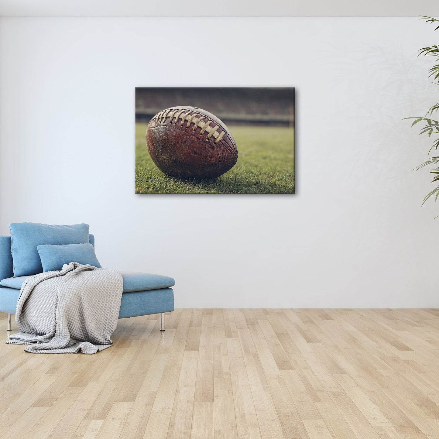 Leinwandbild Leder, Rasen, Spannung – Football in Nahaufnahme. - deyoli