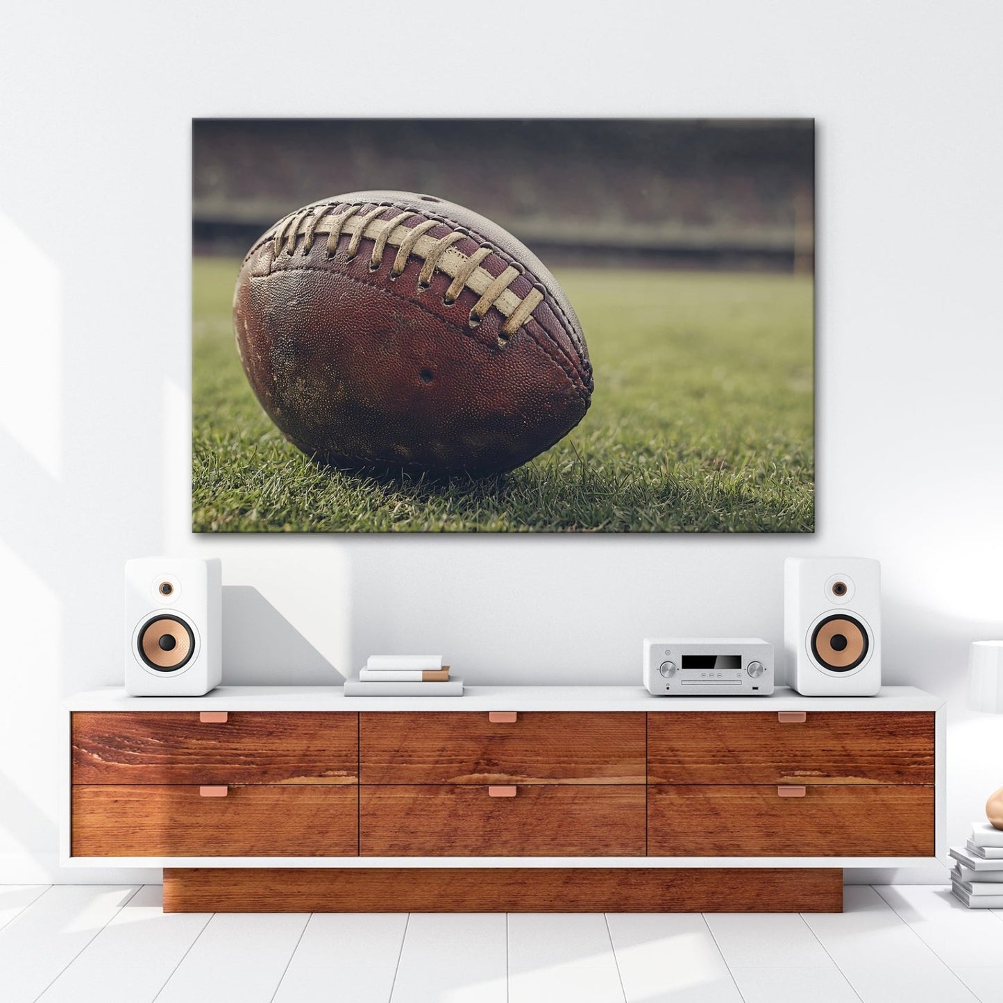 Leinwandbild Leder, Rasen, Spannung – Football in Nahaufnahme. - deyoli