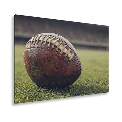 Leinwandbild Leder, Rasen, Spannung – Football in Nahaufnahme. - deyoli