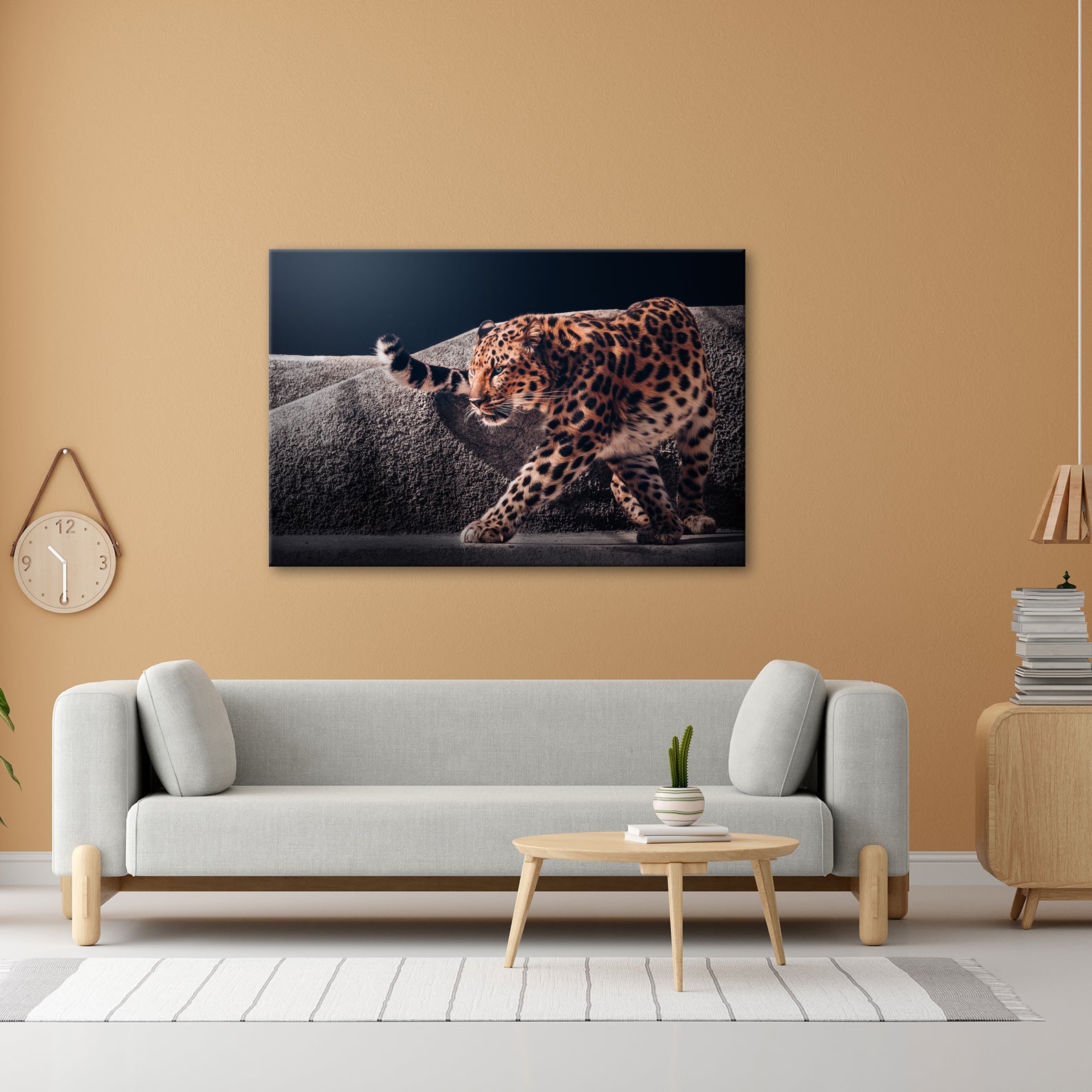 Leinwandbild Leopard auf leisen Pfoten – Spiel aus Licht & Schatten XXL - deyoli