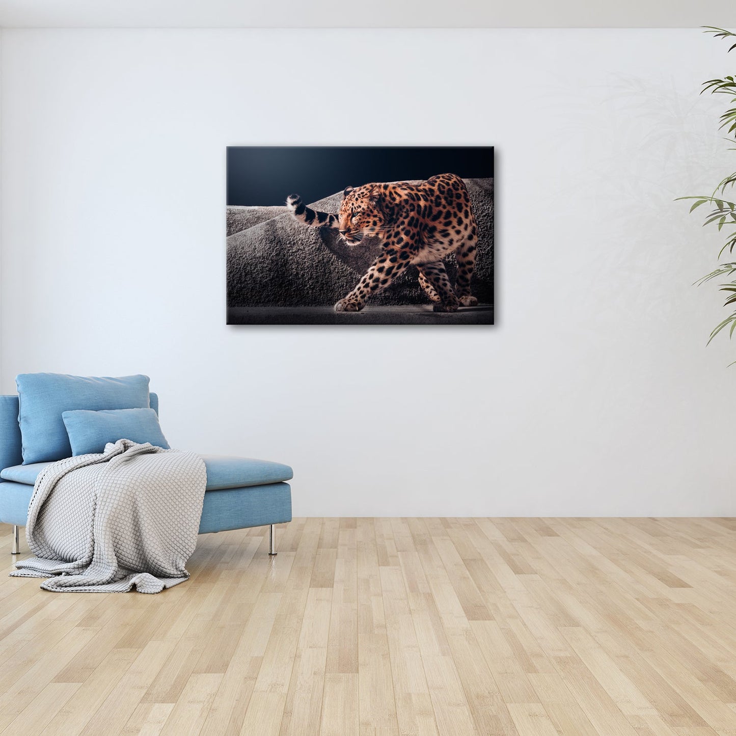Leinwandbild Leopard auf leisen Pfoten – Spiel aus Licht & Schatten XXL - deyoli