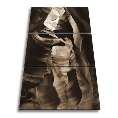 Leinwandbild Lichtdurchflutete Sandsteinwände formen magische Canyonlinien - deyoli