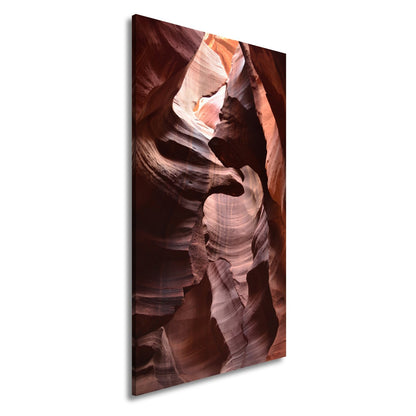 Leinwandbild Lichtdurchflutete Sandsteinwände formen magische Canyonlinien - deyoli