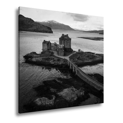 Leinwandbild Mächtige Festung am Fjord – Stille Landschaft XXL - deyoli