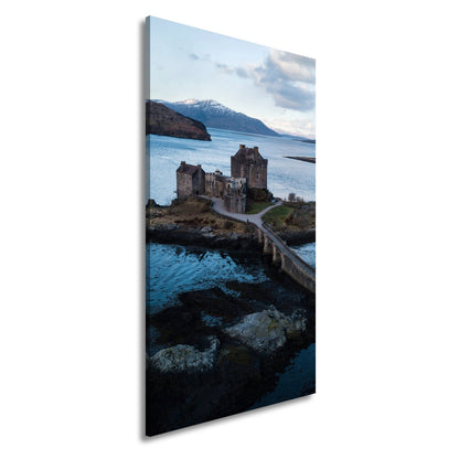 Leinwandbild Mächtige Festung am Fjord – Stille Landschaft XXL - deyoli