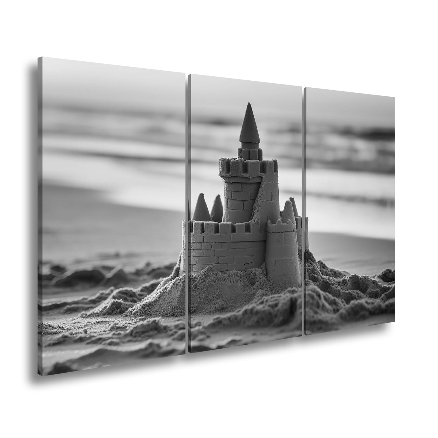 Leinwandbild Märchenschloss aus Sand glänzt im Licht der sinkenden Sonne. - deyoli