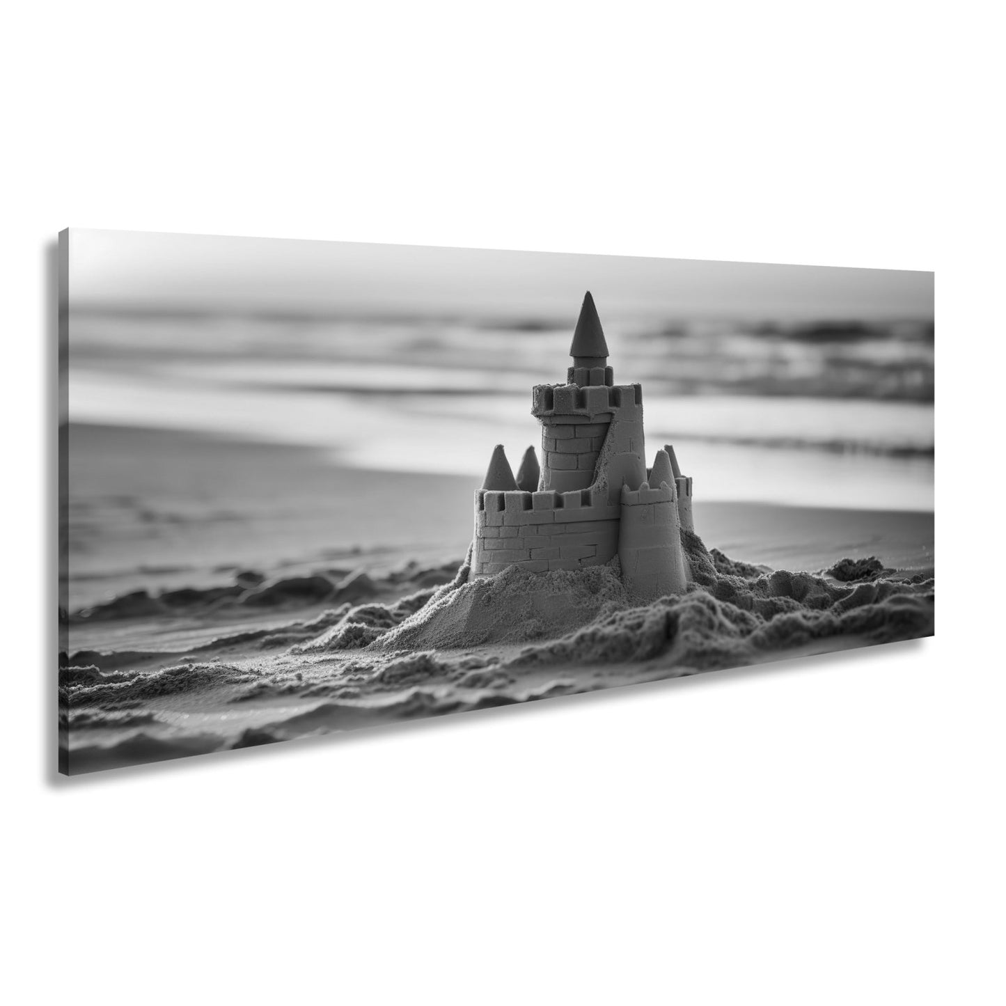 Leinwandbild Märchenschloss aus Sand glänzt im Licht der sinkenden Sonne. - deyoli